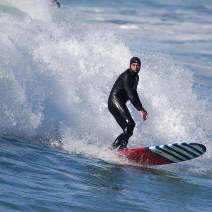Surfeur dans le Finistère Sud